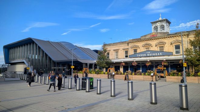 Reading Station square